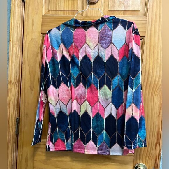 V-neck rainbow scales size small blouse - Picture 3 of 4
